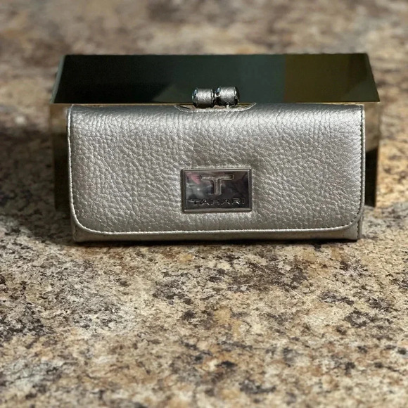 Tahari Metallic Silver Wallet with Kiss Lock Closure Identity Protect Lining - Picture 1 of 12